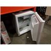 Image 2 : WHITE HAMILTON BEACH BAR FRIDGE
