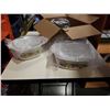Image 1 : 2 CORNING WARE BAKING DISHES WITH LIDS