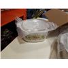 Image 2 : 2 CORNING WARE BAKING DISHES WITH LIDS
