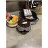 Image 1 : LOT OF BAKEWARE, PANS, PYREX BOWL