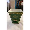 Image 11 : LAMPLIGHT LANE MUSICAL LIDDED BOX AND LIDDED LIMOGE DISH