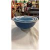 Image 2 : VINTAGE RARE BLUE PYREX MIXING BOWL SET