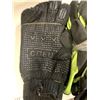 Image 2 : 2 BUNDLES NEW WORK GLOVES