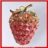 Image 1 : STRAWBERRY PIN BROOCH GOLD SWAROVSKI CRYSTALS