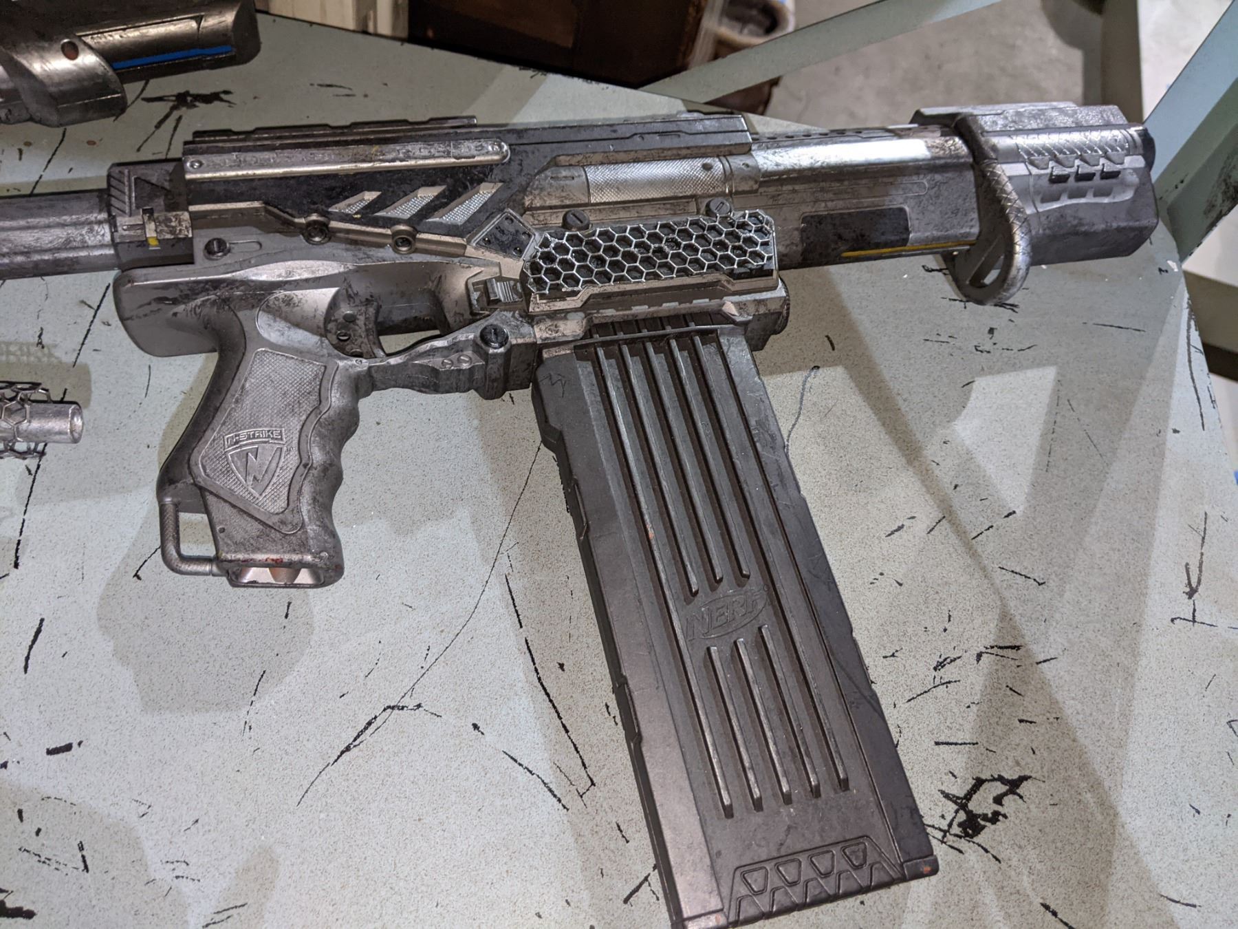 Large lot of prop guns from Sci-fi show