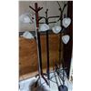 Image 1 : 3 coat hangers and 2 lamps