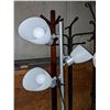 Image 8 : 3 coat hangers and 2 lamps