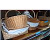 Image 1 : 5 wicker and woven baskets with contents