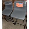 Image 2 : a pair of grey barstools 29"