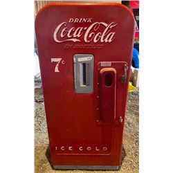 Vintage Coke Cooler model vendo 39 (Working but missing inside carousel)