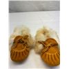 Image 2 : Hand Made Laurentian Chief Moccasins Toddler Size 3, Like New Native Made In Canada With Rabbit Fur