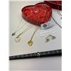 Image 3 : 12 Assorted Pieces Of Heart-Shaped Jewelry