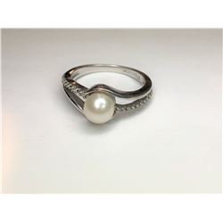 10K White Gold Pearl & Diamond Ring