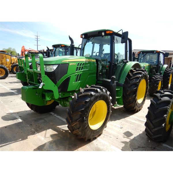2015 JOHN DEERE 6105M Farm Tractor