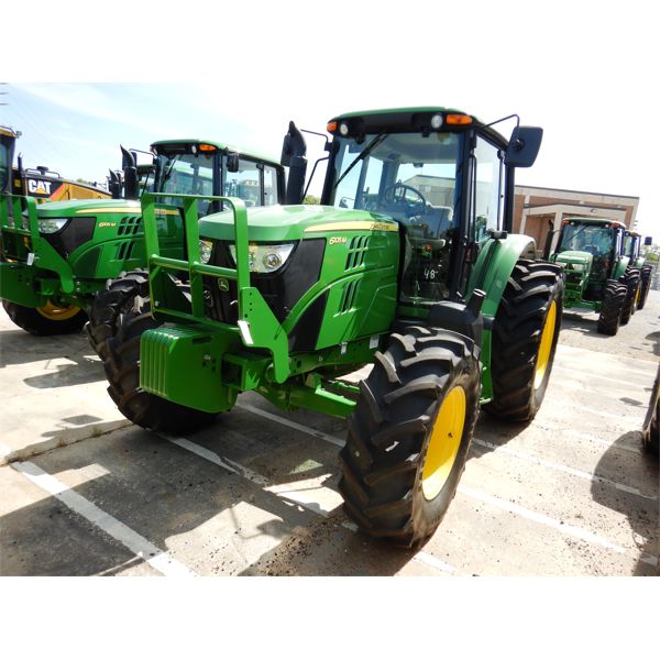 2015 JOHN DEERE 6105M Farm Tractor