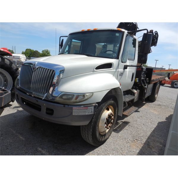 2005 INTERNATIONAL 4300 Boom / Crane Truck