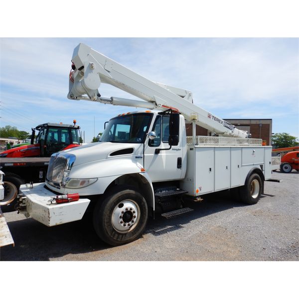 2009 INTERNATIONAL 4400 Bucket Truck