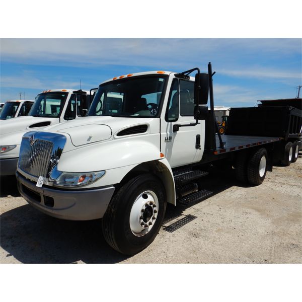 2007 INTERNATIONAL 4400 Flatbed Truck