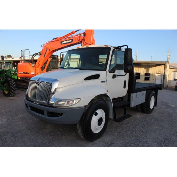 2015 INTERNATIONAL 4300 Flatbed Truck