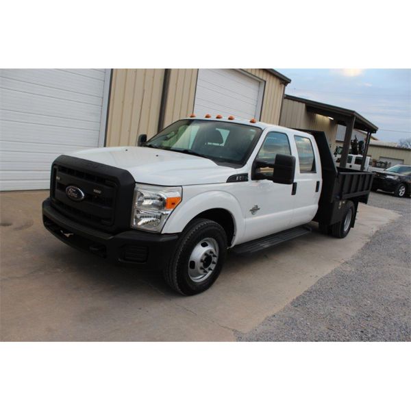 2015 FORD F350 XL Flatbed Truck
