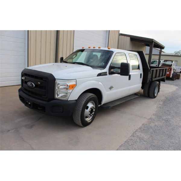 2015 FORD F350 XL Flatbed Truck