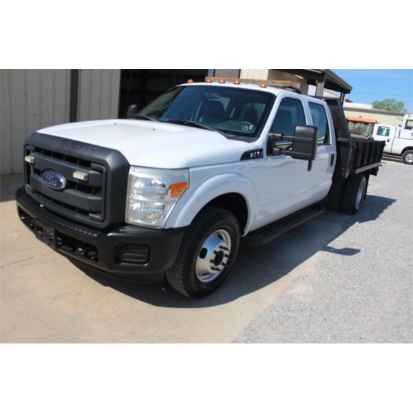 2015 FORD F350 XL Flatbed Truck