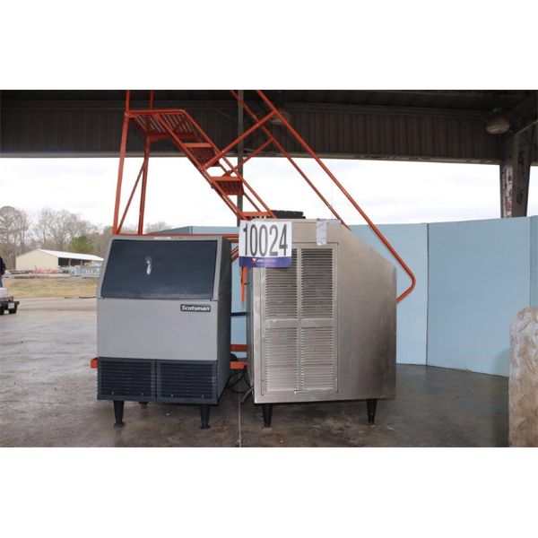 ICE MACHINES, LADDER, Selling Offsite: Located in Guntersville, AL