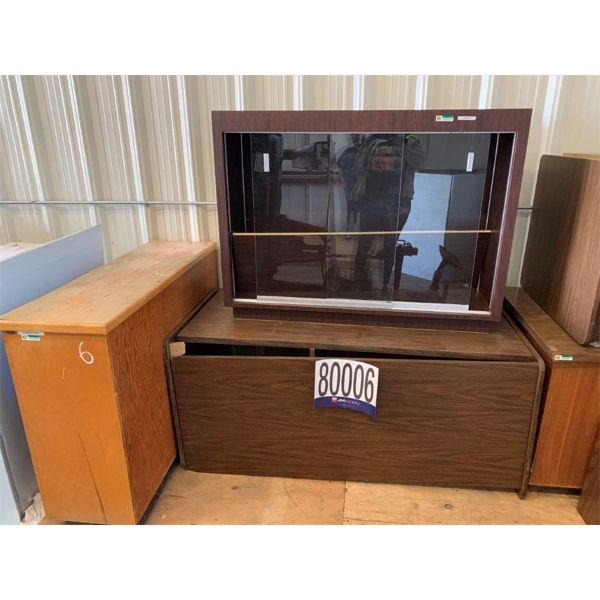 DESKS, BOOKCASE, Selling Offsite: Located in Grove Hill, AL