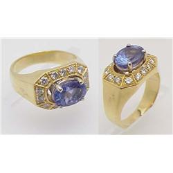 Lady's ring oval tanzanite center stone