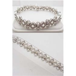 Lady's diamond bracelet; 177 round full