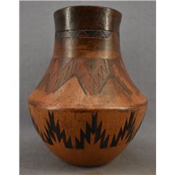 NAVAJO INDIAN POTTERY VASE (LORRAINE WILLIAMS) NAVAJO INDIAN POTTERY VASE (LORRAINE WILLIAMS)