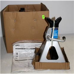 LOT OF 2 NEW 3 TON JACKSTANDS