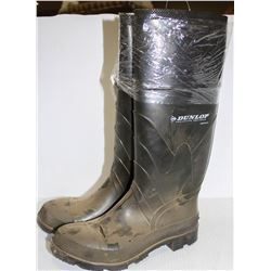 PAIR OF DUNLOP STEELTOED RUBBER BOOTS SIZE 8
