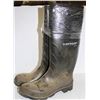 Image 1 : PAIR OF DUNLOP STEELTOED RUBBER BOOTS SIZE 8