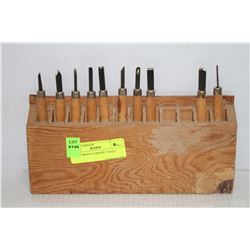 SET OF WOOD CARVING TOOLS
