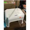 Image 1 : Rubbermaid Step Stool