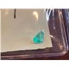 Image 3 : EMERALD - Lot of 3 envelopes of assorted cut Emerald gemstones with total weight of 1.5 Carats. incl