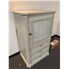 Image 2 : GREY OAK 6 PC KING BEDROOM SUITE WITH TUFTED HEADBOARD, FOOTBOARD,