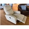 Image 1 : BEIGE RECLINING LOUNGE CHAIR