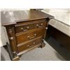 Image 2 : TRADITIONAL STYLE KING SIZE 4 POST BED WITH 2 NIGHT STANDS