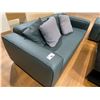 Image 2 : HUNTER GREEN 3 PC. SOFA SET INC. SOFA, LOVESEAT AND CHAIR WITH THROW CUSHIONS