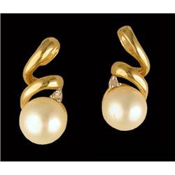 10KY Gold Luminous, Cultured Pearl Diamond Ear