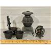 Image 1 : LOT OF MINIATURE CAST ITEMS - COFFEE GRINDER, WATER PUMP, STOVE
