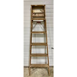 6' WOODEN STEP LADDER