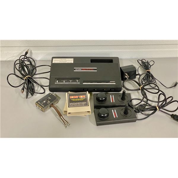 VINTAGE NINTENDO / GEMINI GAMING SYSTEM W/ CONTROLLERS & 2 GAMES