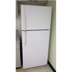 Sears Top Freezer Refrigerator  Model 523.6419240D