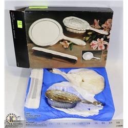 VINTAGE 3 PC DRESSER SET