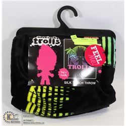 NEW TROLLS SILK TOUCH THROW