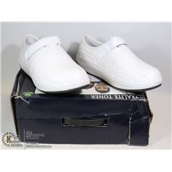 MEN'S ULTRALITE TONER CLOGS WHITE/BLACK SIZE 13/47