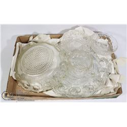 UNCLAIMED FLAT OF GLASSWARE